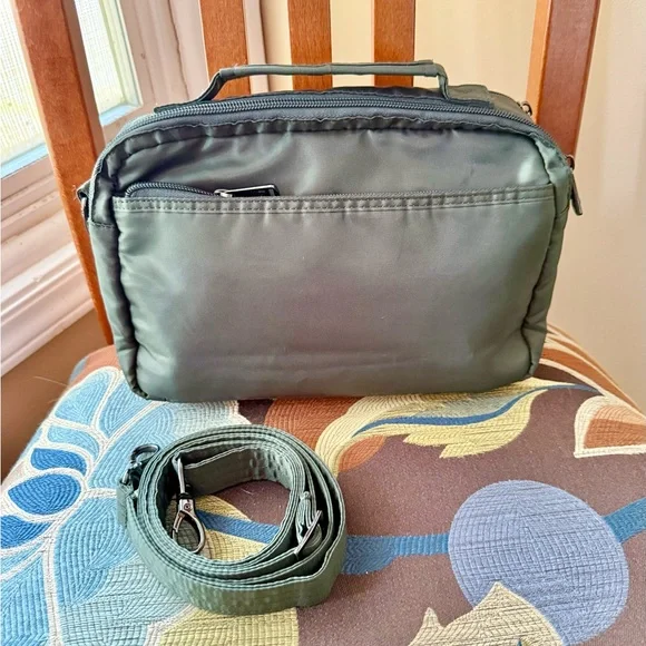 Lug Scoop 2 crossbody in Olive with Wildflower Olive print (NWOT) - Picture 2 of 5